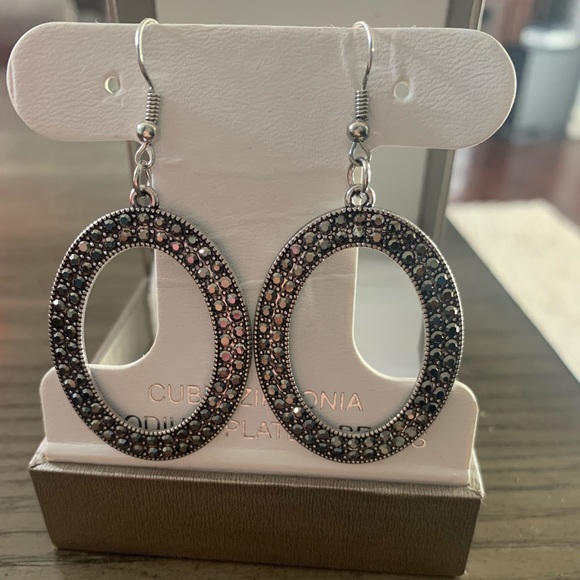 Jewelry - Nwt beautiful earrings
